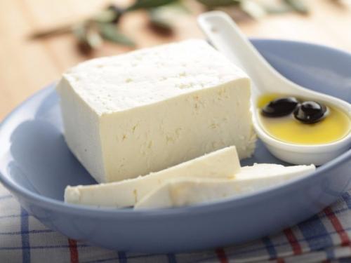 Домашний сыр брынза.

