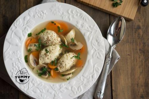 Куриный суп с кнелями. Куриный суп с кнелями.