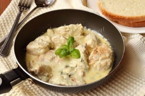 Куриные грудки в сливочном соусе.