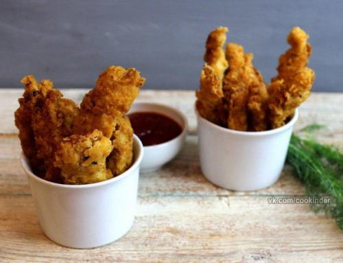 Стрипсы - сочная курица в хрустящей панировке.