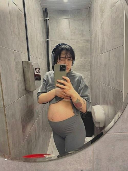 Анастасиз о своей беременности сообщила.  