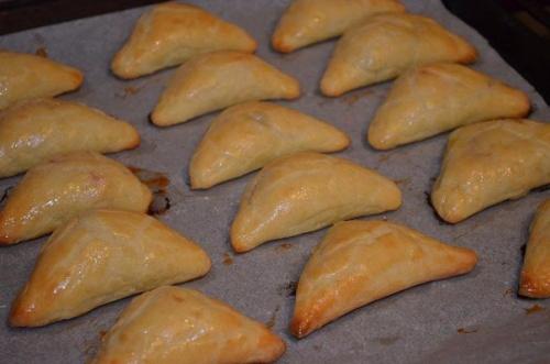 Конвертики с мясом из творожного теста. 04