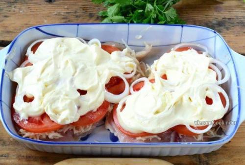 Куриная грудка под сырной шубой. Куриная грудка в шубке под сыром.