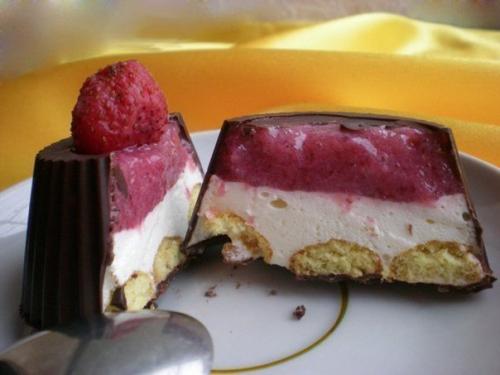 Шоколадные корзинки с клубникой и сливками. 08 Шоколадные корзинки с клубникой и сливками. 08