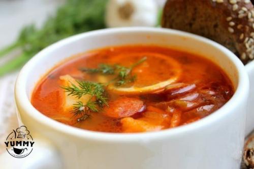 Солянка с колбасой.
