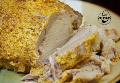 Свинина, запеченная с майонезом и специями.