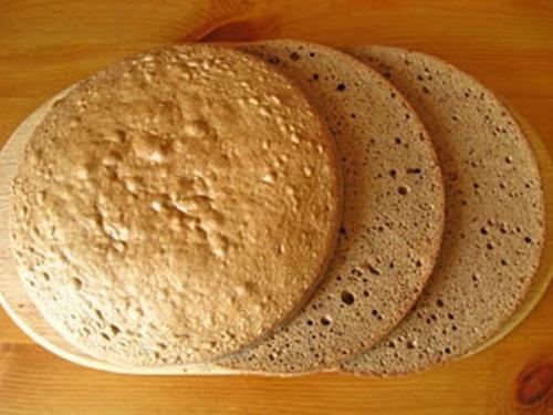 Торт с черносливом и меренгой - очень вкусный и оригинальный вкус сухофруктов хорошо сочетается с нежным ванильным безе. 01