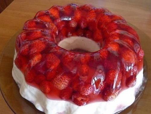 Земляничное желе с ванильным кремом. Земляничное желе с ванильным кремом.