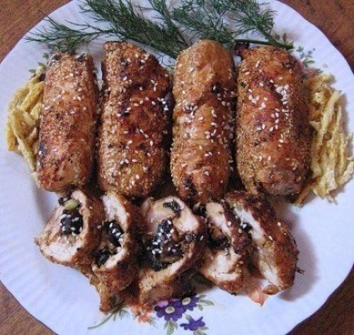 Рулет из куриного Филе с черносливом в духовке.
