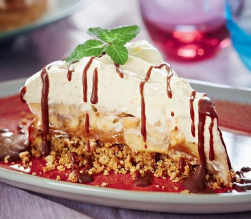 Баноффи пай.  Впервые баноффи пай приготовили в пабе Голодный Монах в эссексе в 1972 году, и с тех пор там были съедены тонны этого десерта. 05