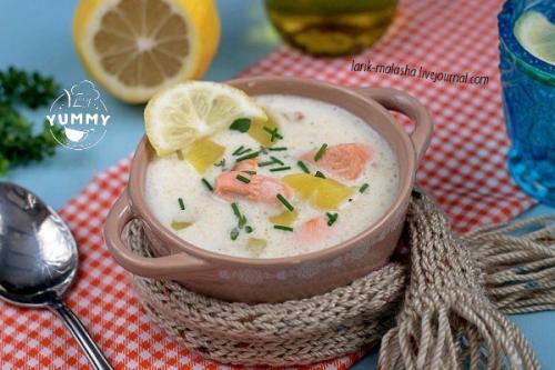 Сливочный суп с лососем и картофелем.