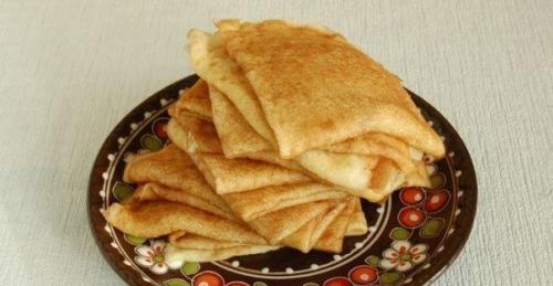 Перец с сырной начинкой и яйцом. Ингредиенты:   3 болгарских перца. 300 гр. твердого маложирного сыра. натуральный йогурт 3 вареных яйца. 05