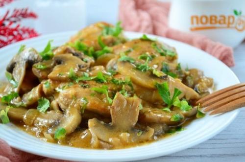 Курица в винном соусе с шампиньонами. 04