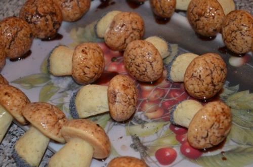 Печенье Грибочки.  Вариантов печенья Грибочки - множество, но этот - мой фаворит! 07