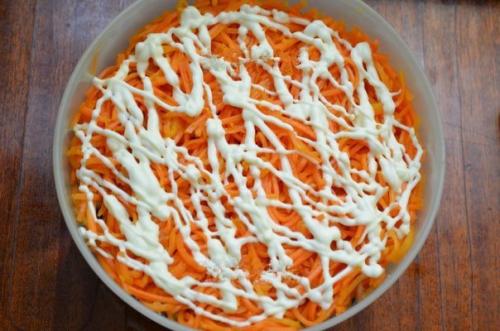 Сaлaт с копченой курицей, корейской морковью и огурцом. 04