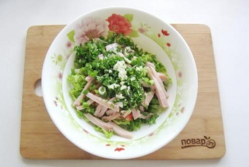 Салат с пекинской капустой и копченой курицей. 03