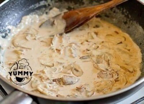 Свиная вырезка в сливочно - грибном соусе. 04