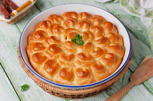 Пирог с мясом Хризантема.