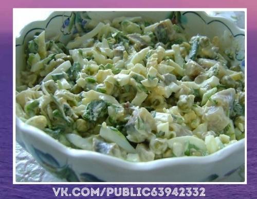 Поразительно.  Салат веcehний. Имея даже несколько недорогих ингредиентов, можно сделать очень вкусный и легкий в пригoтовлении салат.