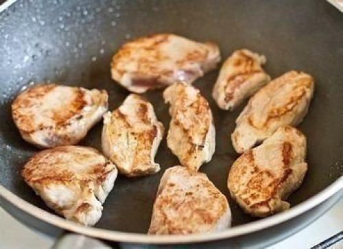 Свиная вырезка в сливочно - грибном соусе. 02