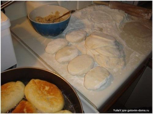 Быстрые пирожки с картошкой и мясом. 04