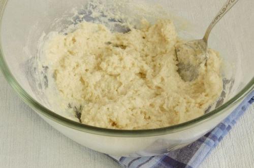 Перец с сырной начинкой и яйцом. Ингредиенты:   3 болгарских перца. 300 гр. твердого маложирного сыра. натуральный йогурт 3 вареных яйца. 03