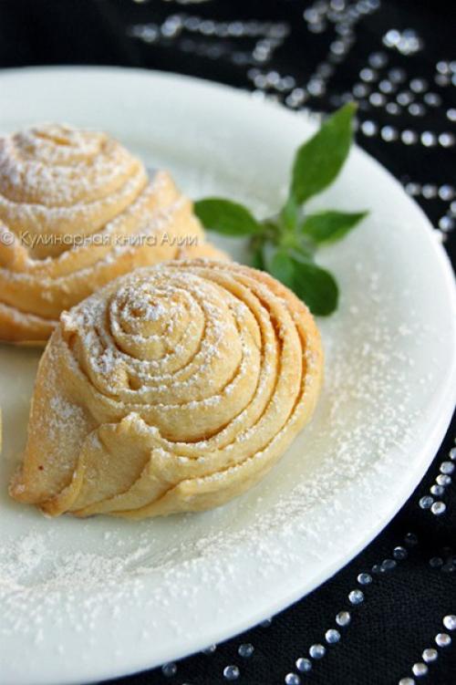 Бадамбура.  Тесто:  Молоко 500 мл. 05