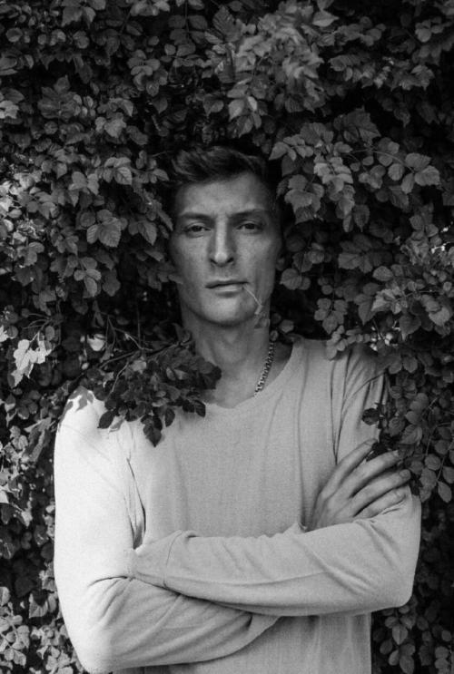 Только в том случае, если мужчина говорит женщине: Ты - Единственная для Меня, девушки, знайте - это ложь. 02