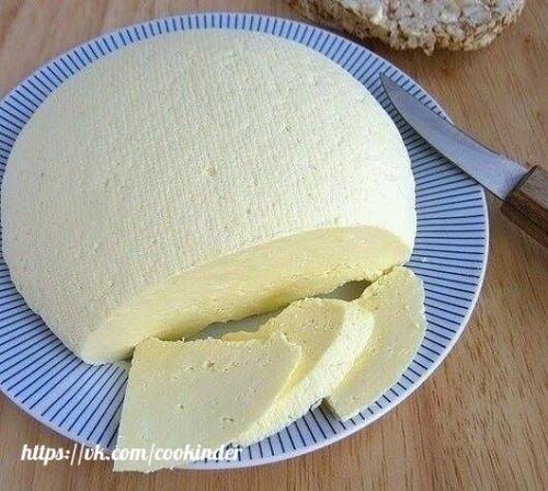 Домашний сыр, все просто, нужны молоко и сметана.