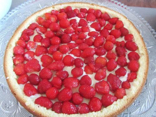 Июньский торт.  Отличный бисквит со свежей клубникой. 05