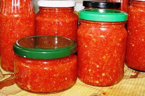 Аджика с хреном на зиму вареная.