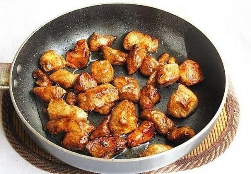 Салат из курицы с ананасами. 03