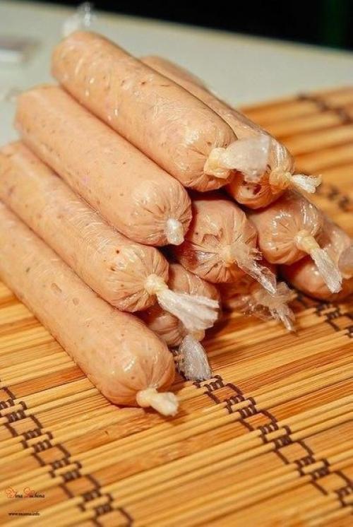 Домашние куриные сосиски.