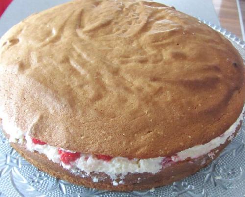 Июньский торт.  Отличный бисквит со свежей клубникой. 06