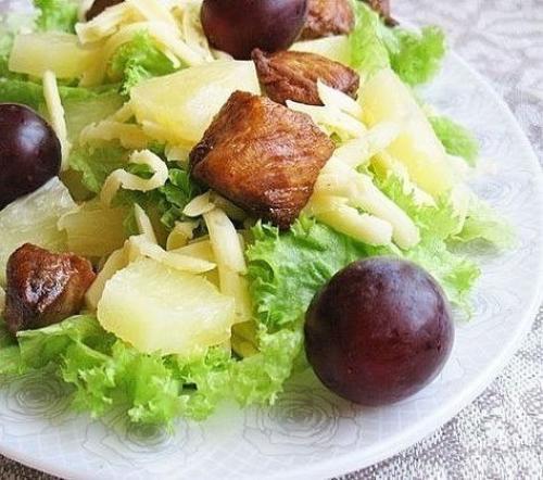 Салат из курицы с ананасами. 05