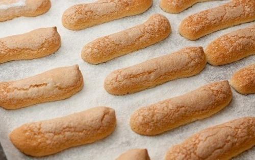 Бисквитное печенье савоярди.