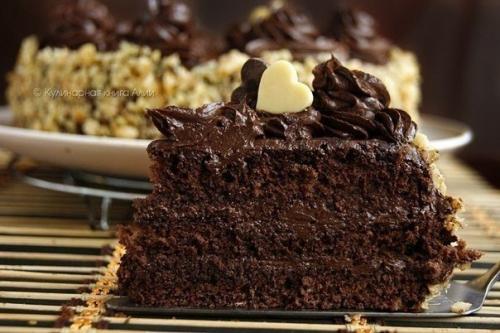 Влажный очень шоколадный тортик.