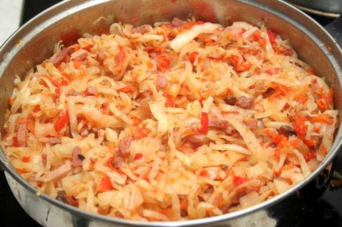 Тушеная капуста с копченостями. 09