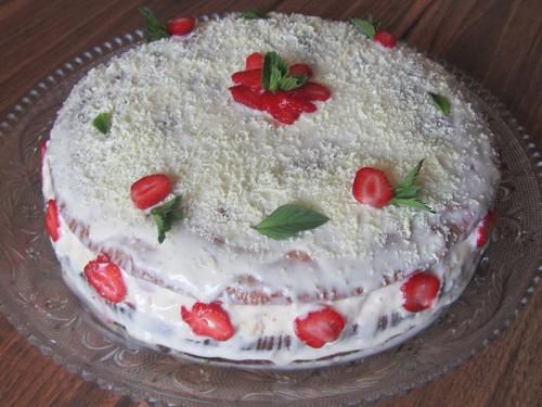 Июньский торт.  Отличный бисквит со свежей клубникой. 07
