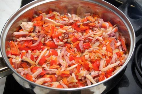 Тушеная капуста с копченостями. 06