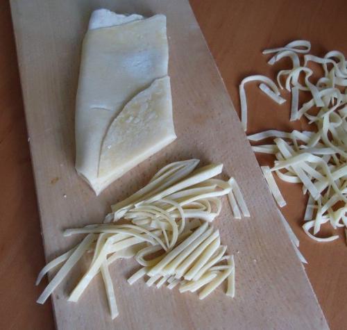 Как сделать домашнюю лапшу: 3 варианта на выбор! 04