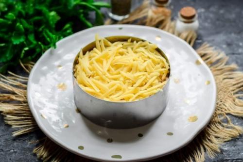 Слоеный салат со скумбрией. 02