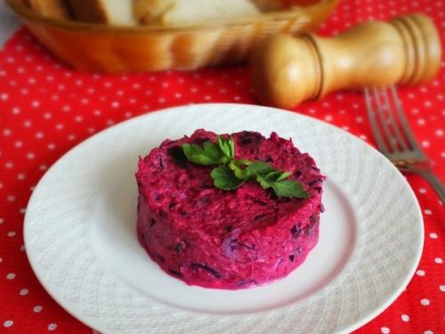 Салат Бордо.  Ингредиенты: