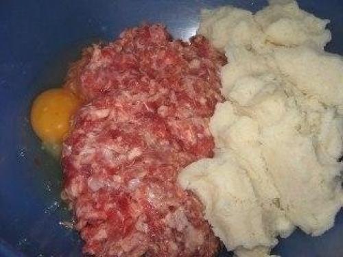 Котлеты с подливкой из плавленого сырка. 02 Котлеты с подливкой из плавленого сырка. 02