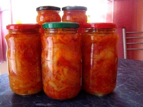 Салат Парамониха.  2 кг помидор - дольками.