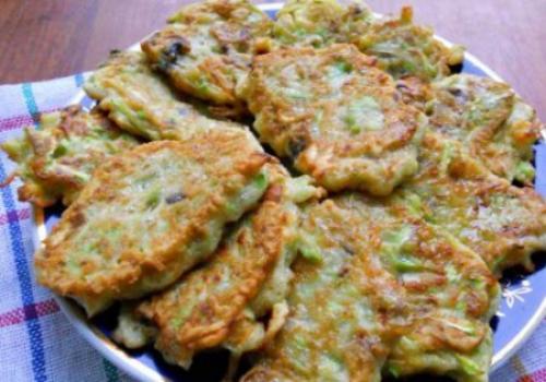 Кабачковые оладьи с шампиньонами.

