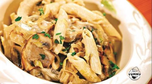 Паста с грибами и луком.

