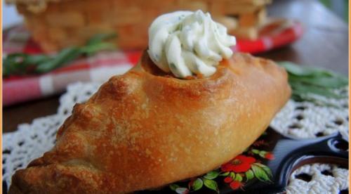Расстегаипраздничные с рыбой и эстрагоновым маслом.