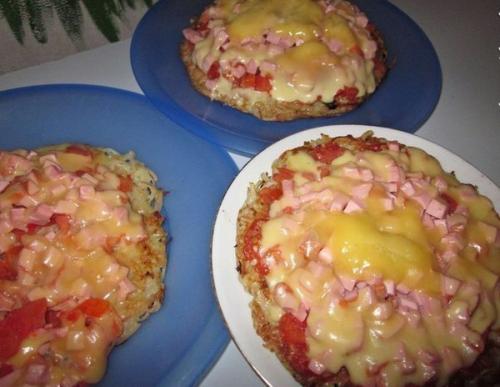 Картофельная пицца на сковороде.