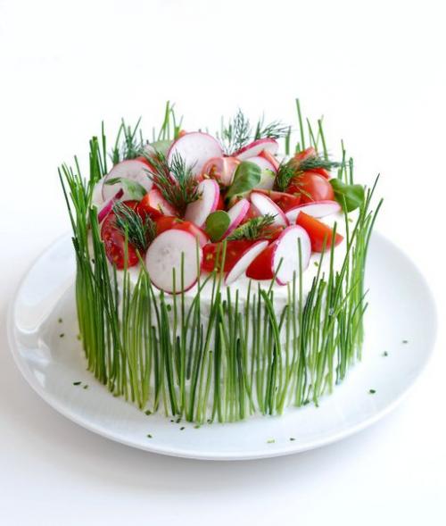 Морской торт, с копченым лососем и вареными яйцами.